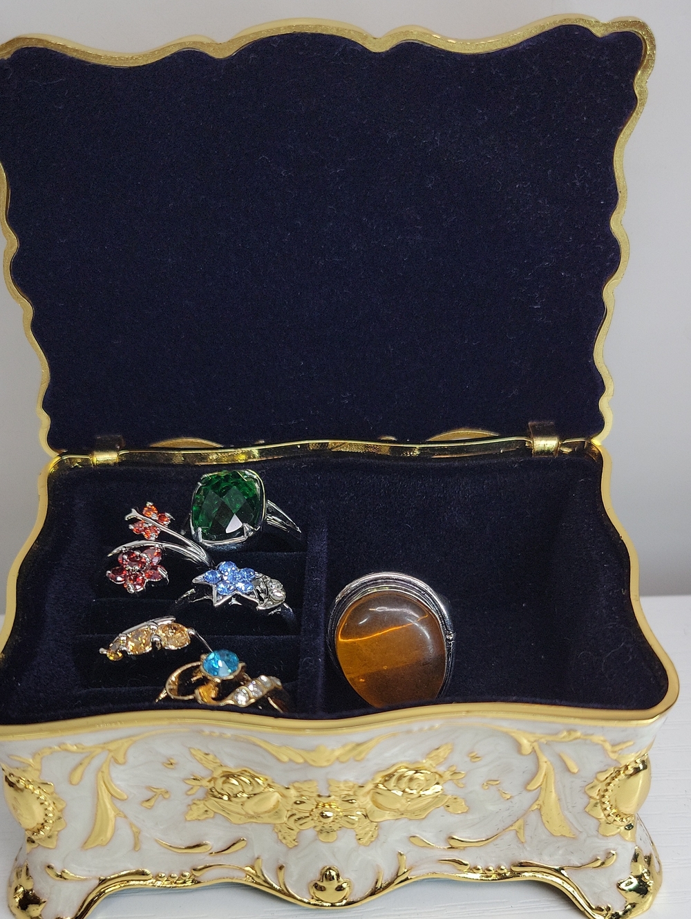 Enamel Jewelry Box Filled With Sz6-7 Rings